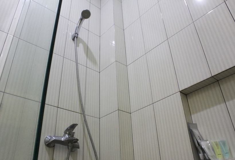 בית מלון כפרי Zen Rooms Kuningan Anggrek