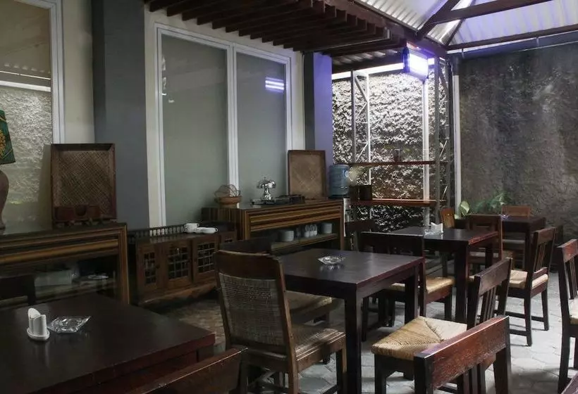 ホテル Zen Rooms Kuningan Anggrek