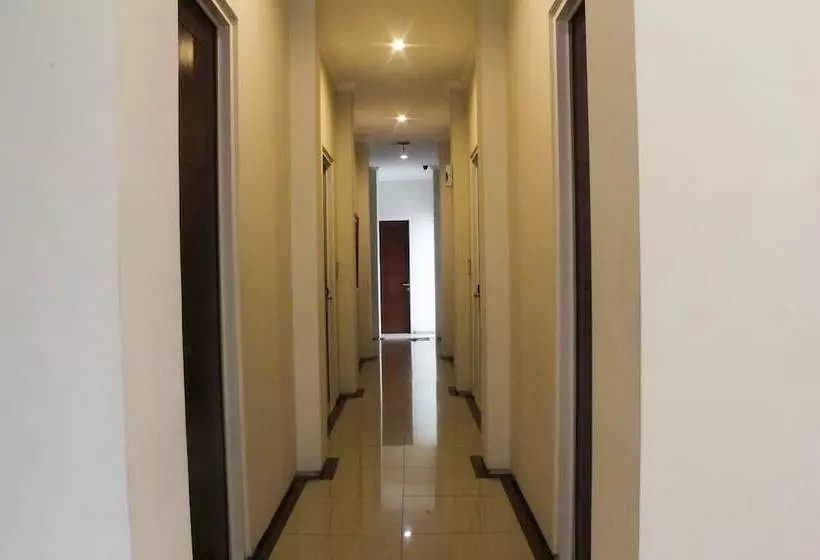 ホテル Zen Rooms Kuningan Anggrek