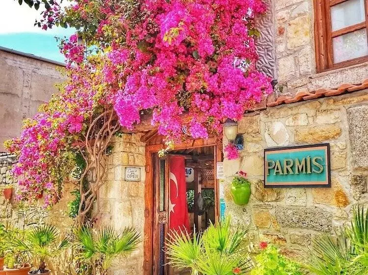 Parmis Boutique House