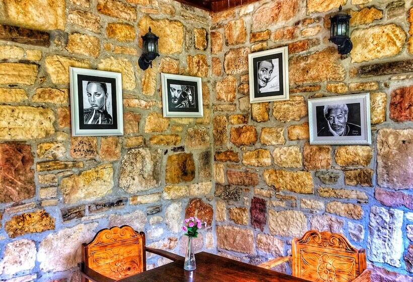 Parmis Boutique House