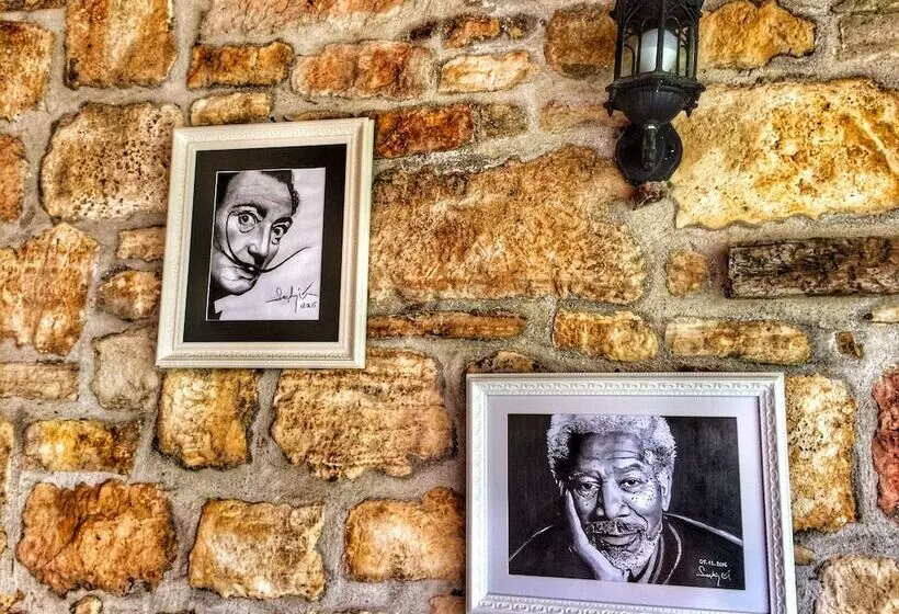 Parmis Boutique House