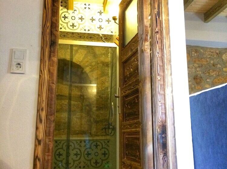 Parmis Boutique House