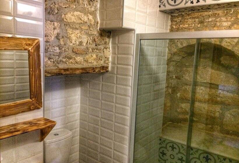 Parmis Boutique House