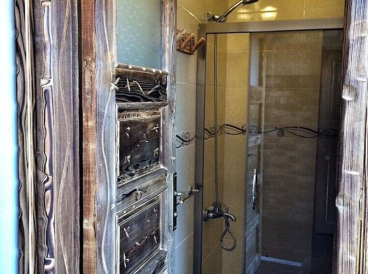 Parmis Boutique House