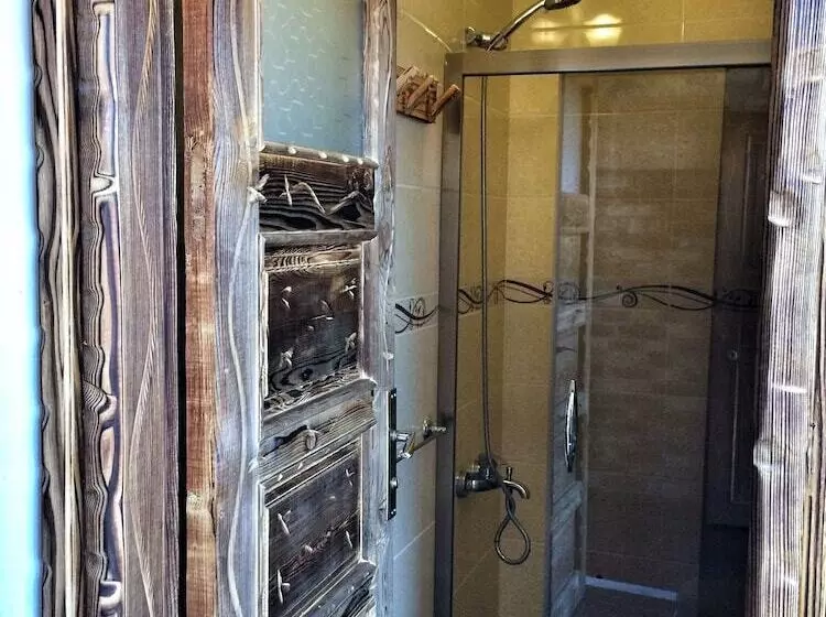 Parmis Boutique House