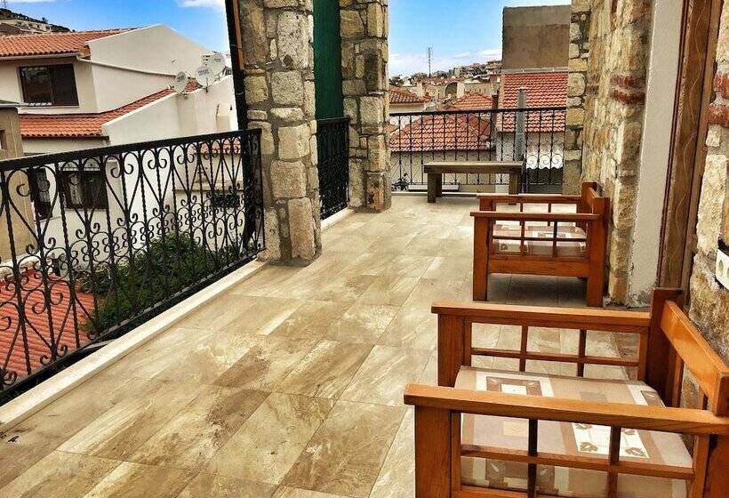 Parmis Boutique House