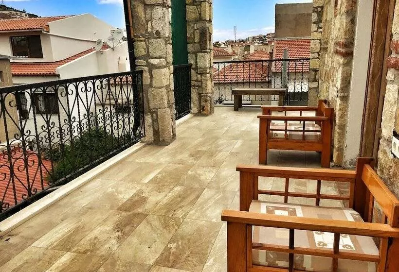 Parmis Boutique House