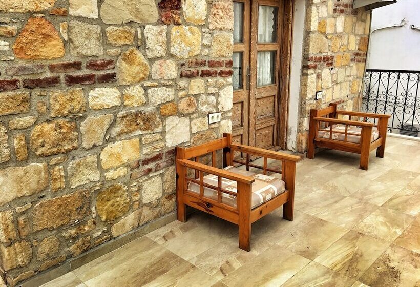 Parmis Boutique House