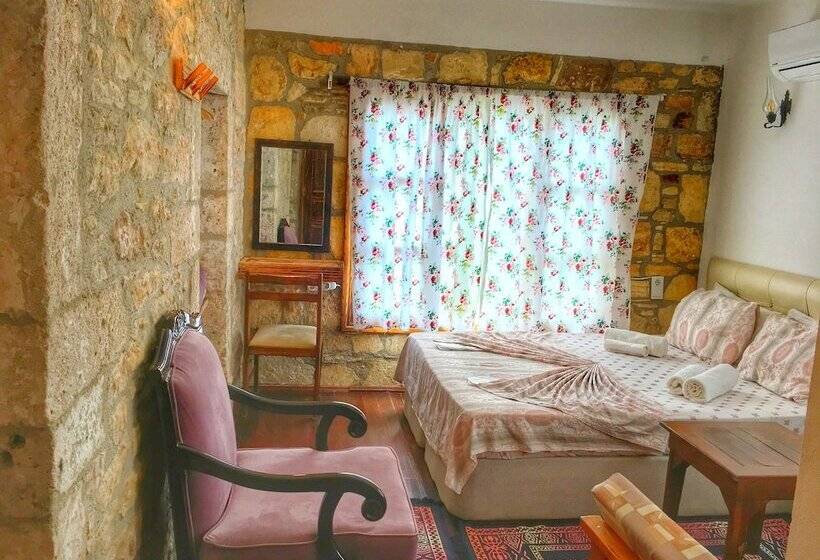 Parmis Boutique House