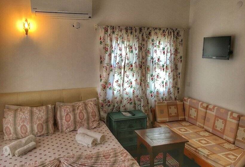 Parmis Boutique House