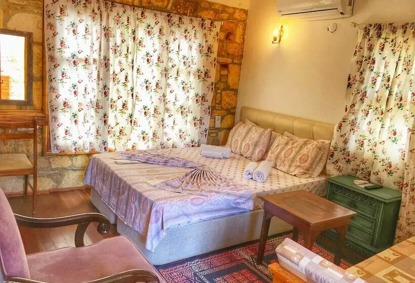 Parmis Boutique House