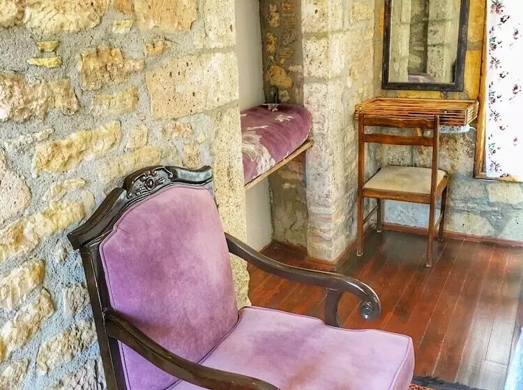 Parmis Boutique House