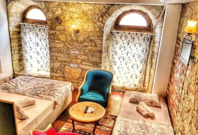 Parmis Boutique House