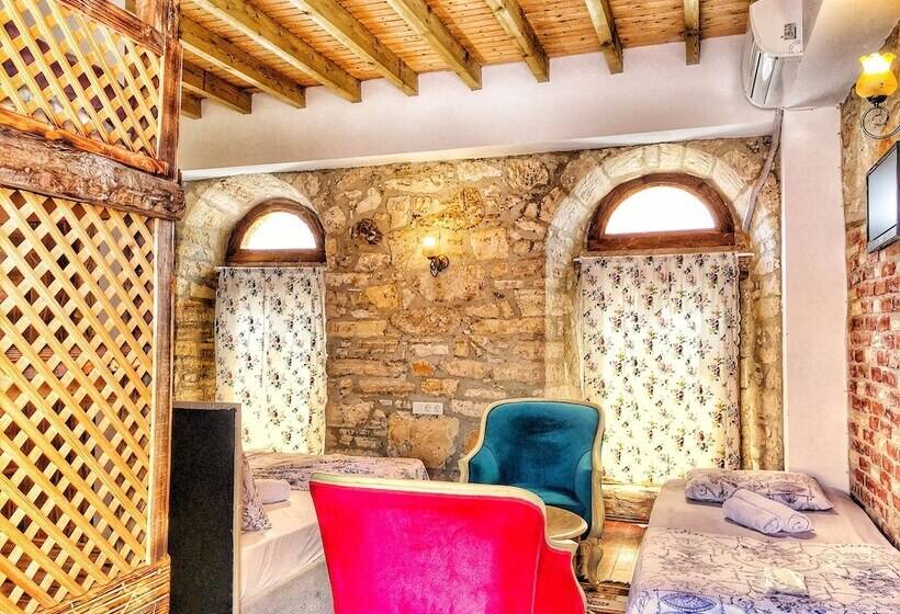 Parmis Boutique House