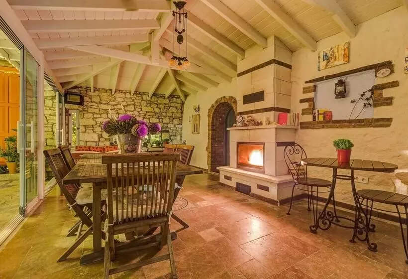 Majatalo Alacati Eski Ev