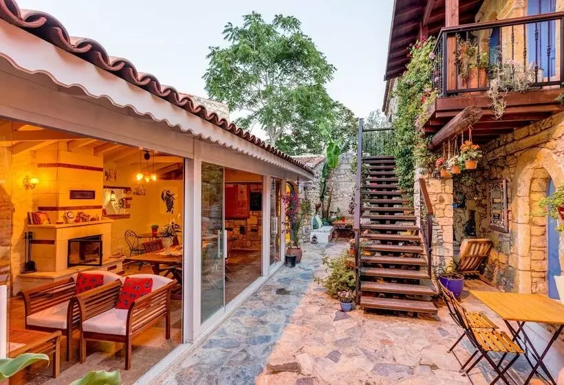 Majatalo Alacati Eski Ev