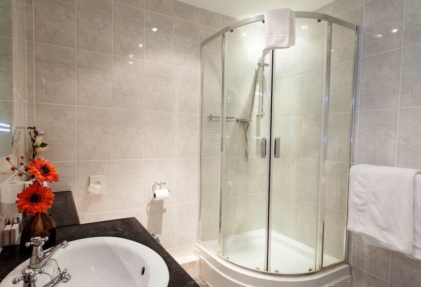 הוסטל The Walnut Tree Inn