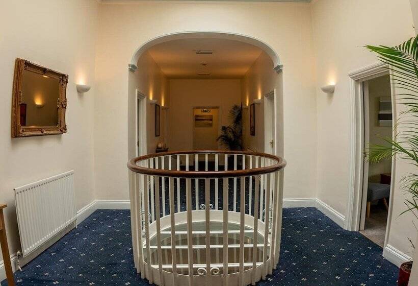 הוסטל The Walnut Tree Inn