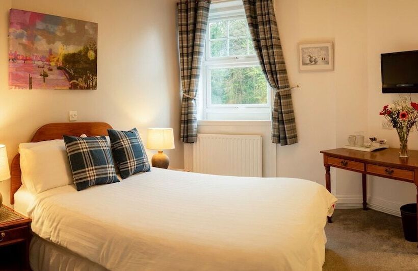 הוסטל The Walnut Tree Inn