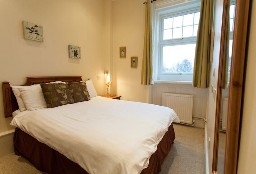 הוסטל The Walnut Tree Inn