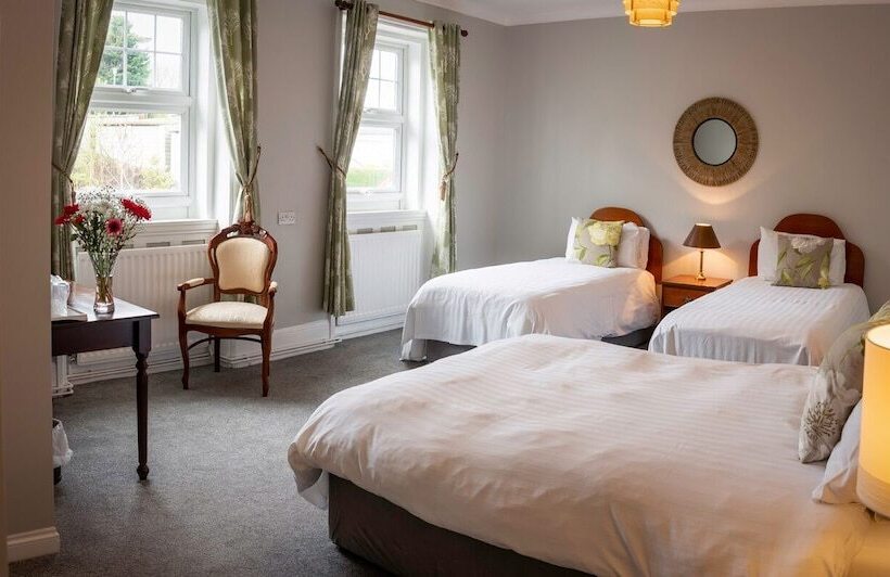 הוסטל The Walnut Tree Inn