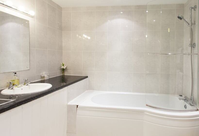 הוסטל The Walnut Tree Inn