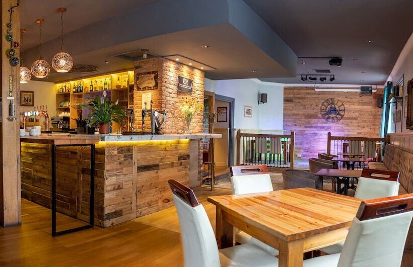 הוסטל The Walnut Tree Inn