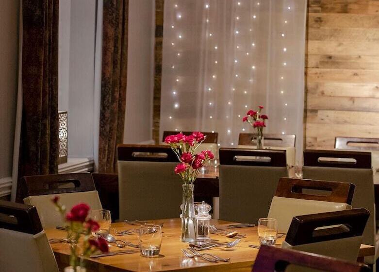 הוסטל The Walnut Tree Inn