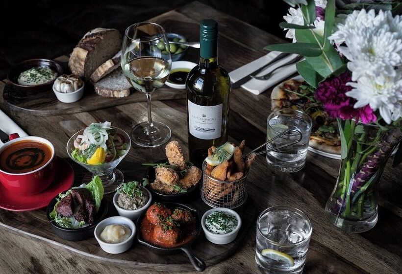 הוסטל The Walnut Tree Inn