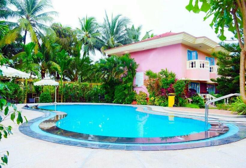 Отель Coconut Grove Beach Resort