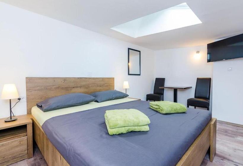 בית מלון כפרי Rooms Baza