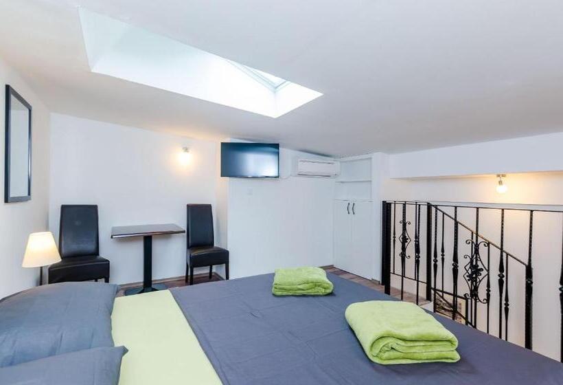 בית מלון כפרי Rooms Baza