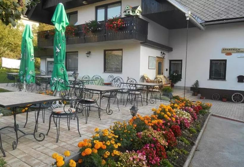 پانسیون Apartments & Rooms Preseren