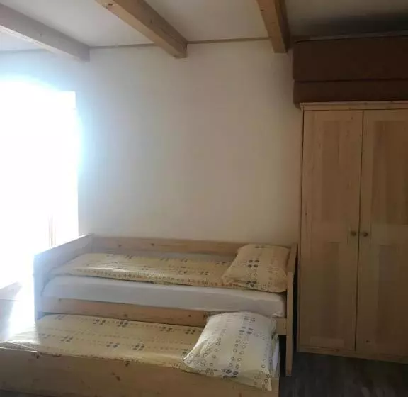 پانسیون Apartments & Rooms Preseren
