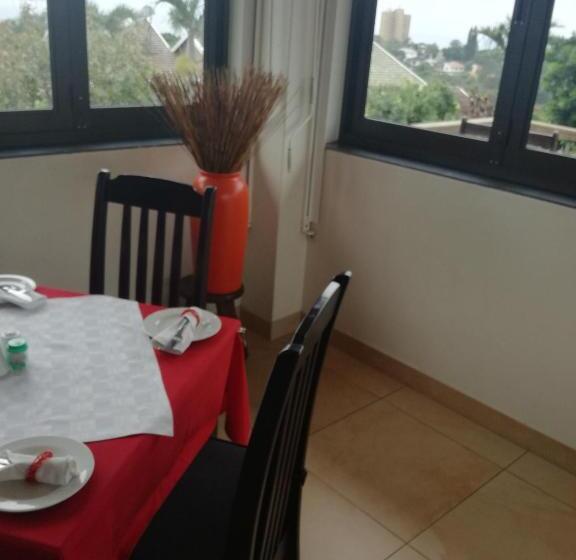 פנסיון Avalon Guest House