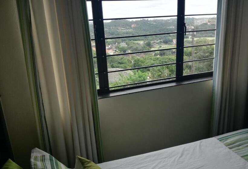 פנסיון Avalon Guest House