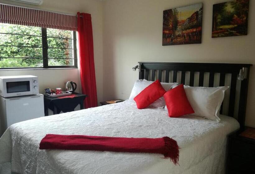 פנסיון Avalon Guest House