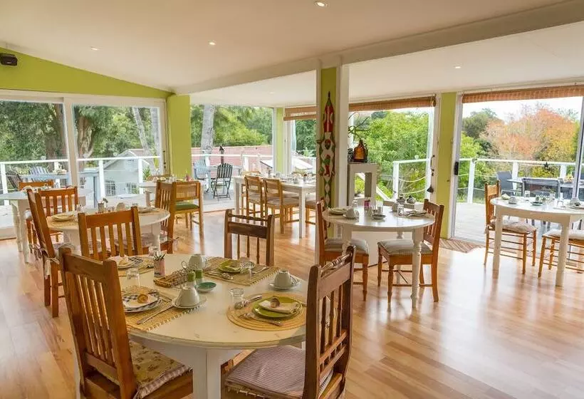 پانسیون Stannards Guest Lodge 4 Star B&b, Knysna