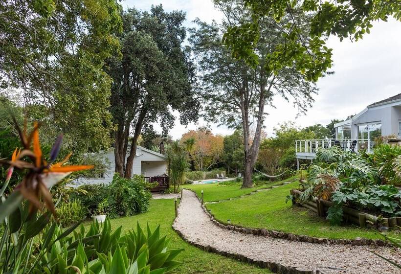 פנסיון Stannards Guest Lodge 4 Star B&b, Knysna