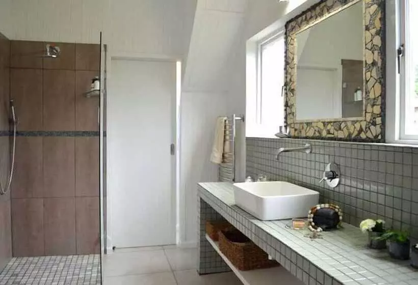 پانسیون Stannards Guest Lodge 4 Star B&b, Knysna