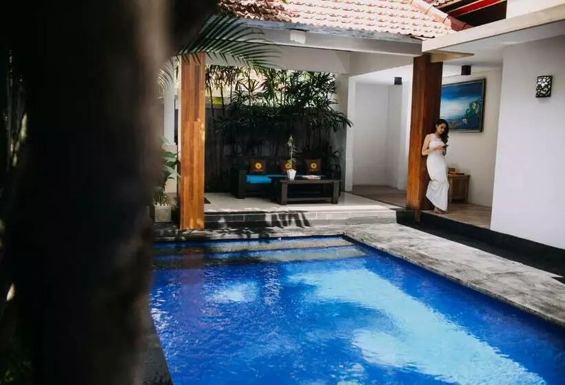 リゾートホテル Freddies Villas Ubud Bali