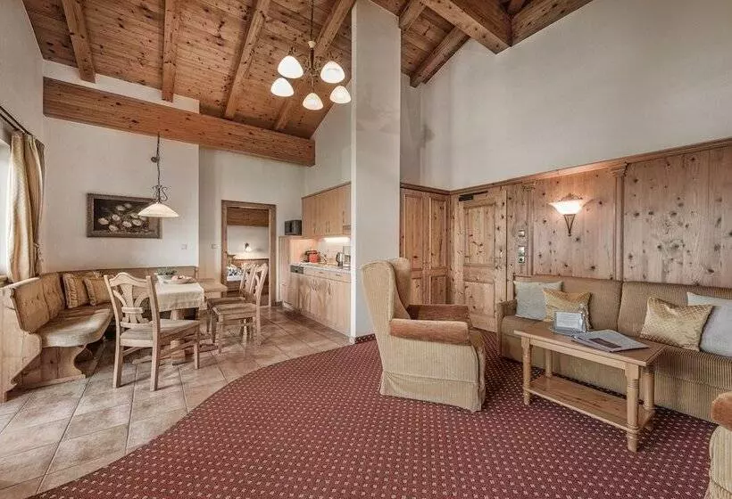 Aster Boutique Hotel & Chalets