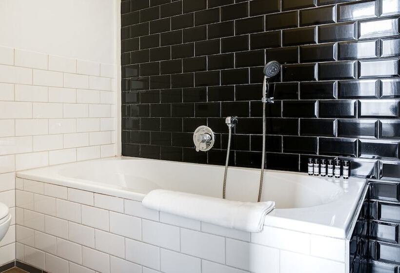 فندق The Sixteen