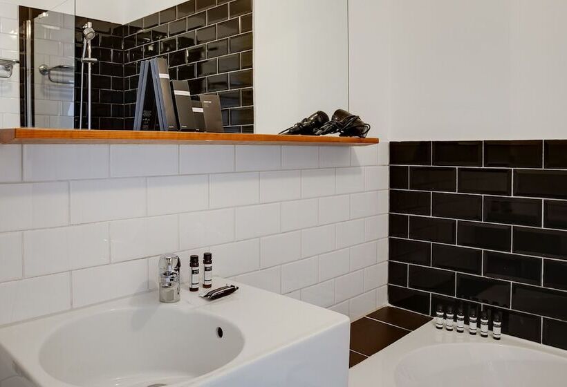 فندق The Sixteen