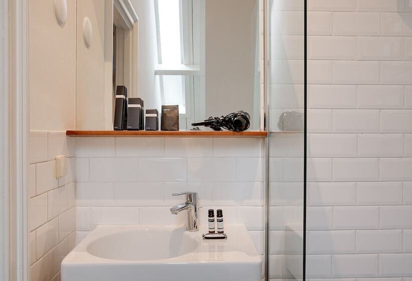 فندق The Sixteen