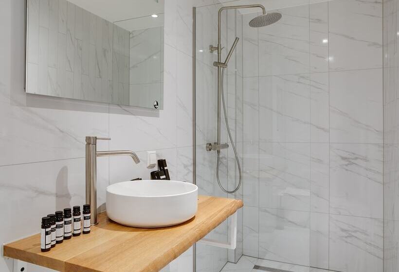 فندق The Sixteen