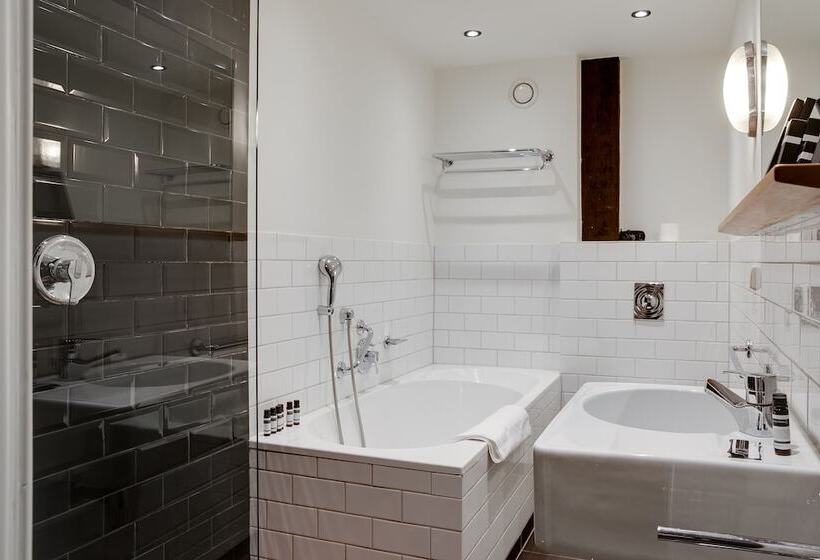 فندق The Sixteen