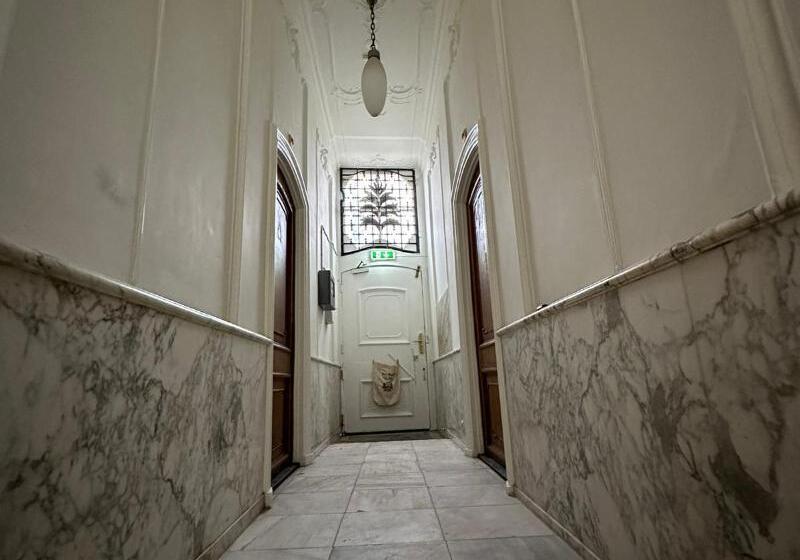 فندق The Sixteen