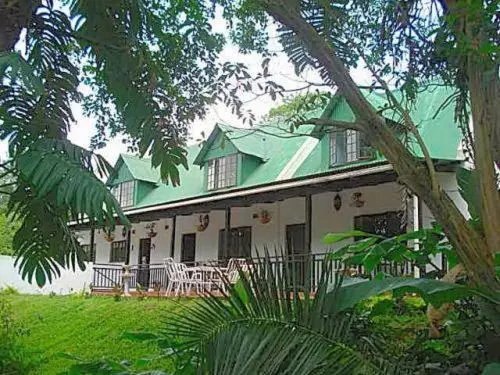 ペンション La Familia Guest House